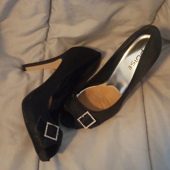 Black heels - Picture 2 of 8